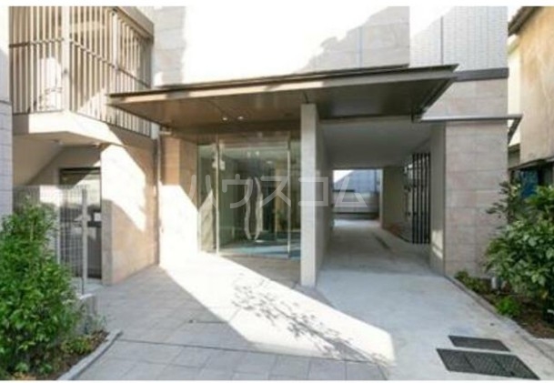 22/30 エントランス