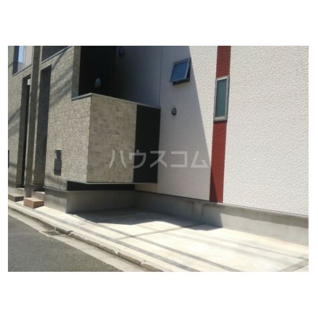 14/17 エントランス