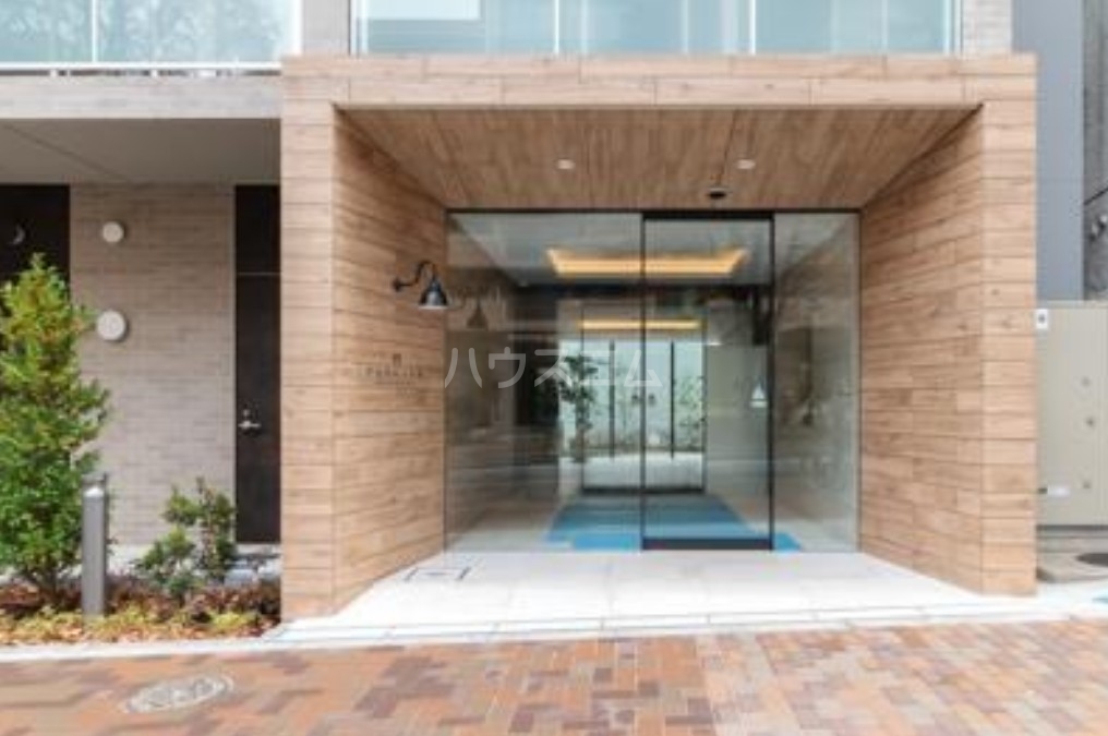 20/27 エントランス