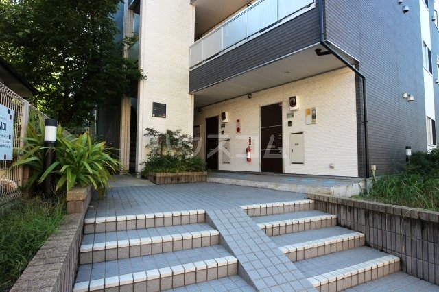 20/23 エントランス