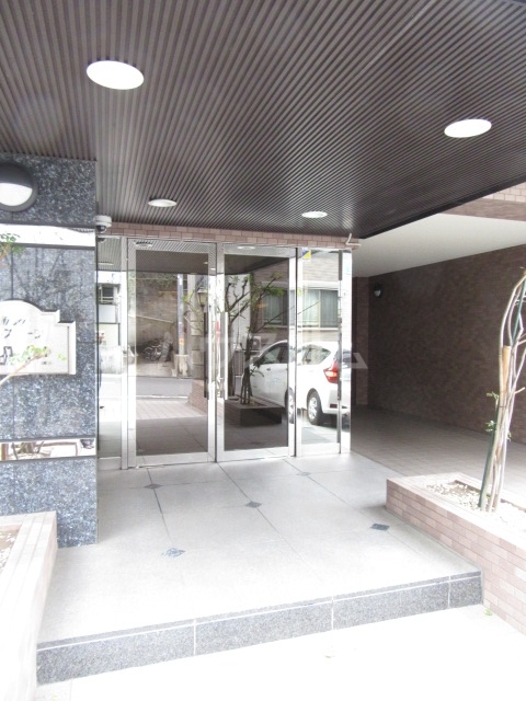 21/30 エントランス