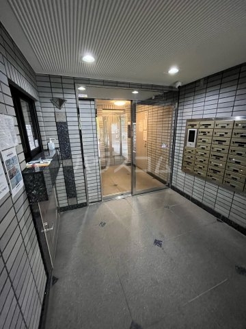 20/30 エントランス