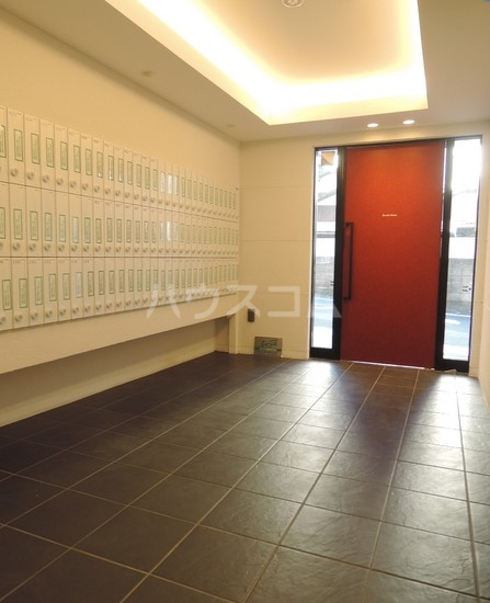 16/17 エントランス