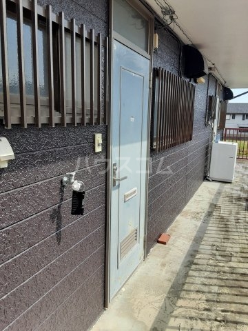 26/27 エントランス