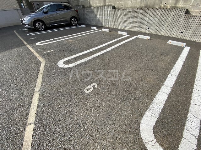 28/30 駐車場