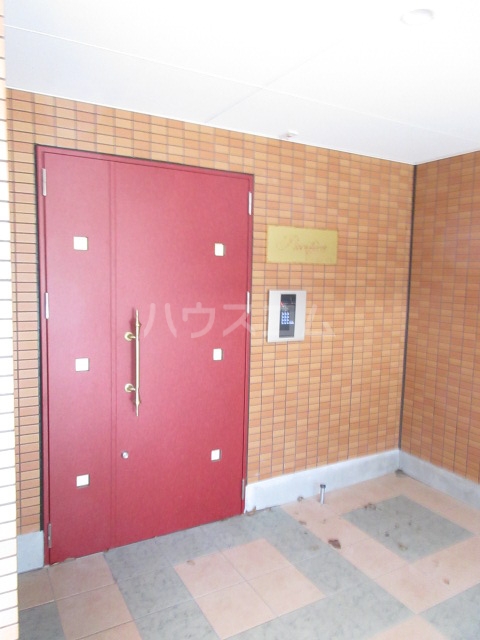 22/23 エントランス