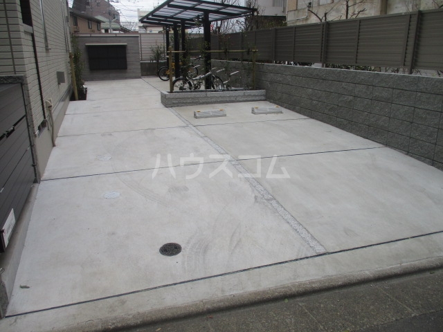 14/18 エントランス