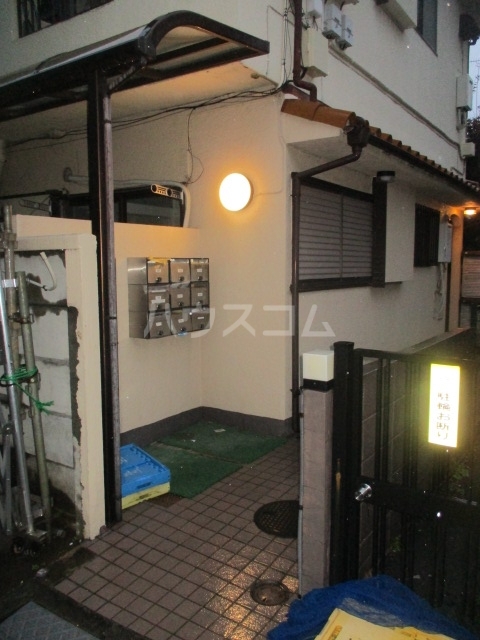 19/23 エントランス