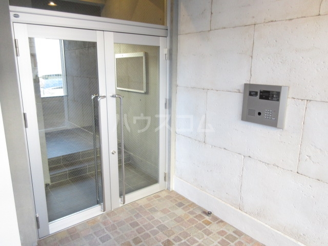 22/30 エントランス