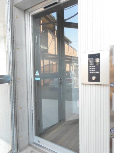 18/23 エントランス