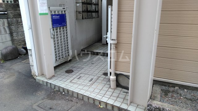 20/30 エントランス