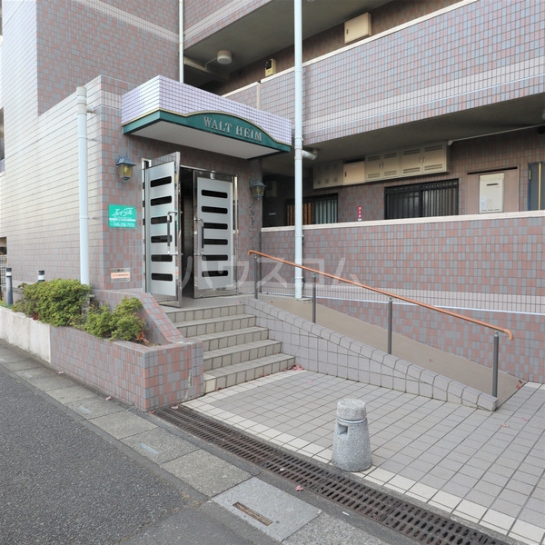 23/30 エントランス