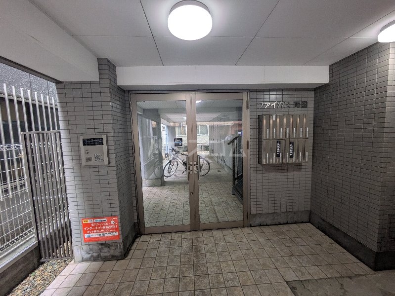 14/18 エントランス