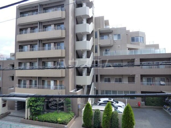 15/23 エントランス