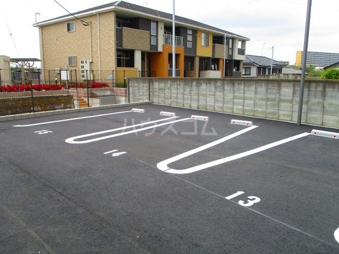 18/21 駐車場