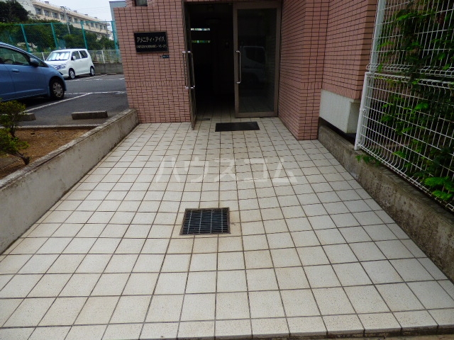 21/30 エントランス