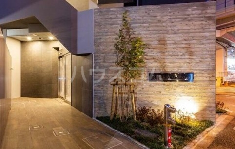 18/25 エントランス