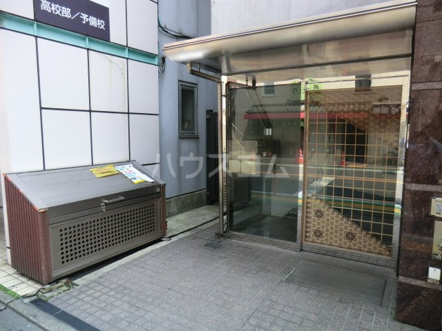 20/29 エントランス