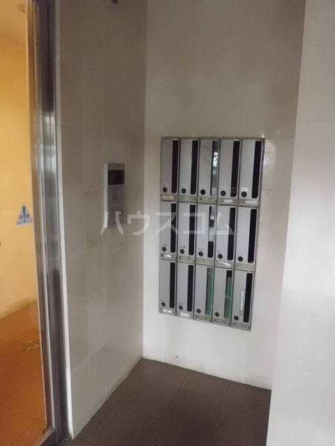 17/28 エントランス