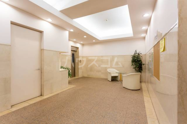 18/25 エントランス