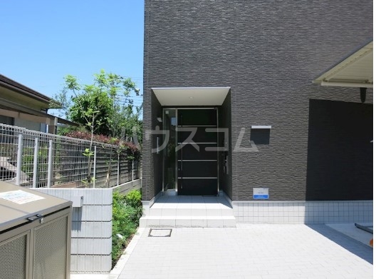 25/26 エントランス