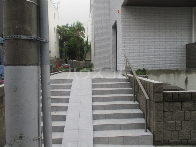 15/23 エントランス