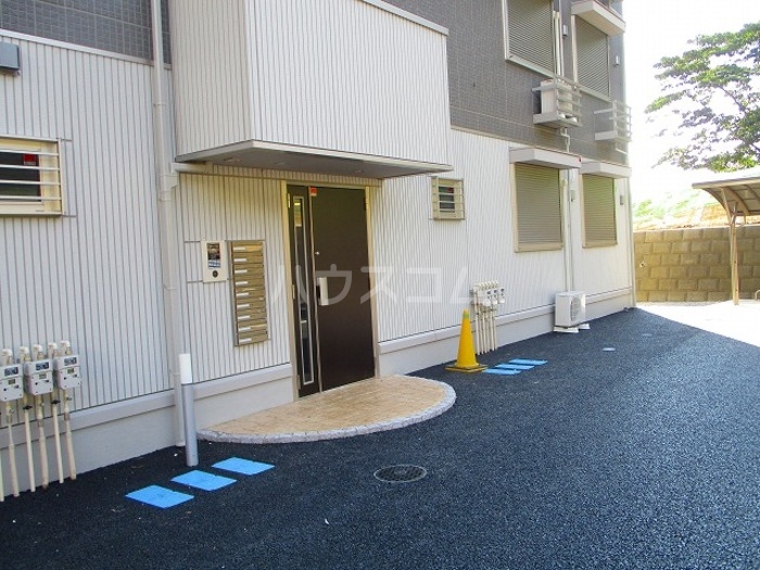 16/20 エントランス