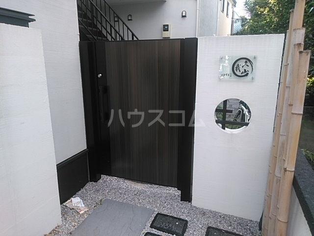 2/5 エントランス