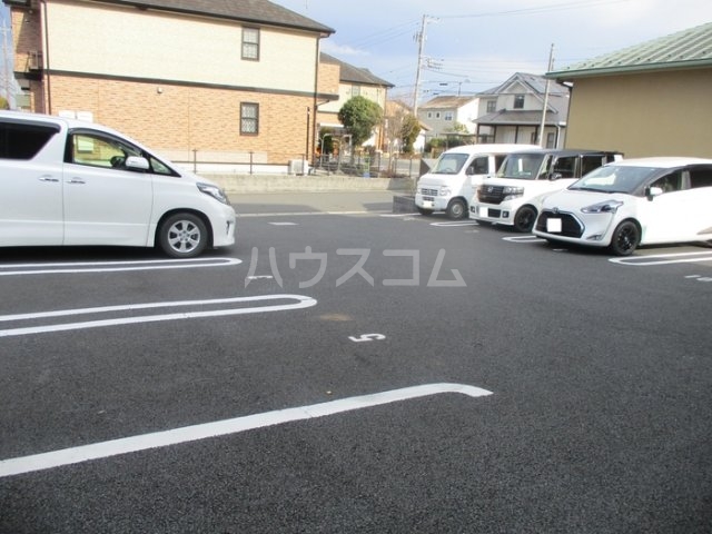 18/18 駐車場