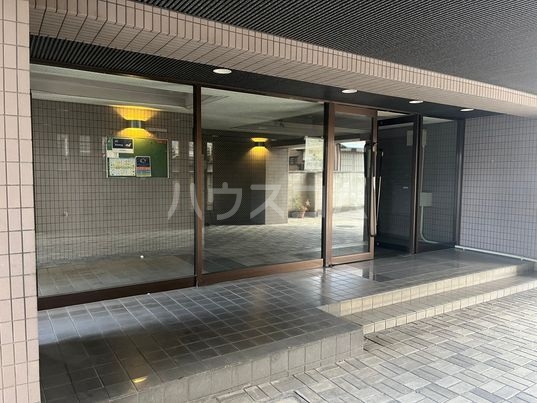 2/5 エントランス