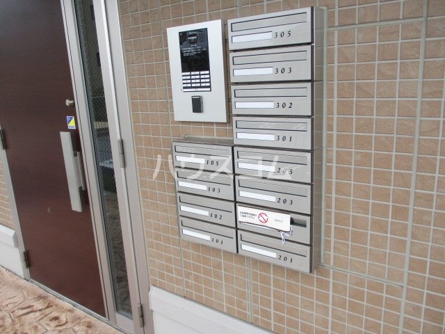 28/30 エントランス