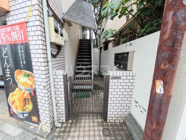 21/23 エントランス