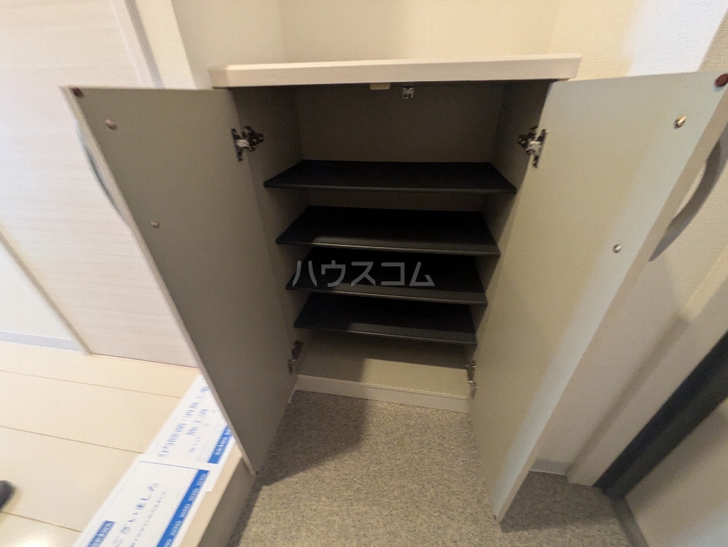 26/30 エントランス