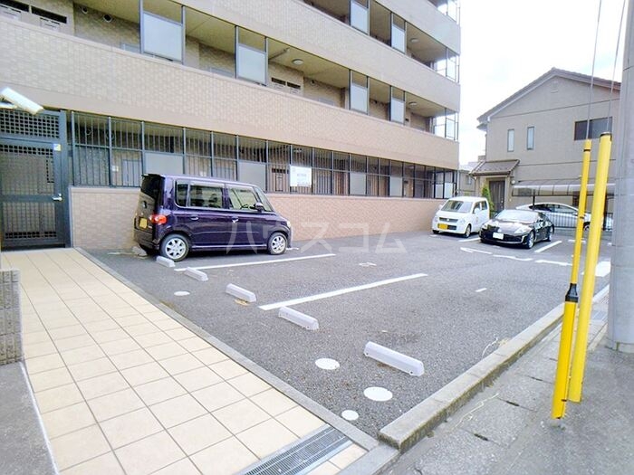 16/20 駐車場