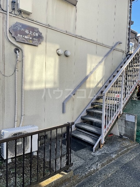 21/30 エントランス