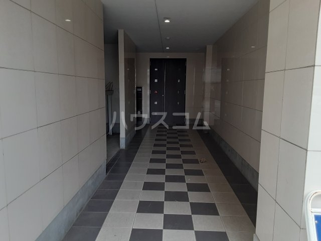 28/30 エントランス