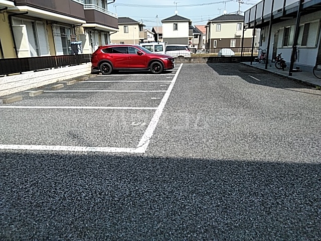 18/28 駐車場