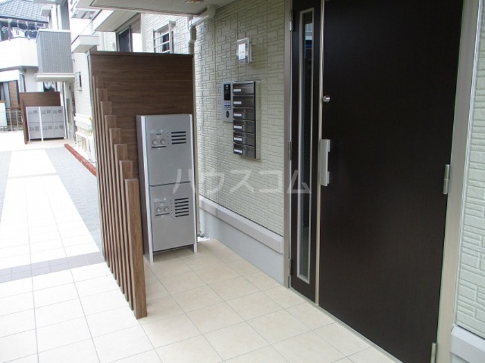 17/19 エントランス