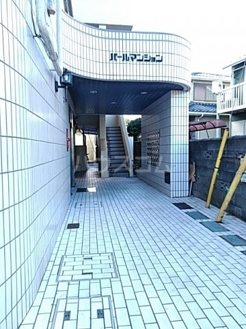 21/30 エントランス