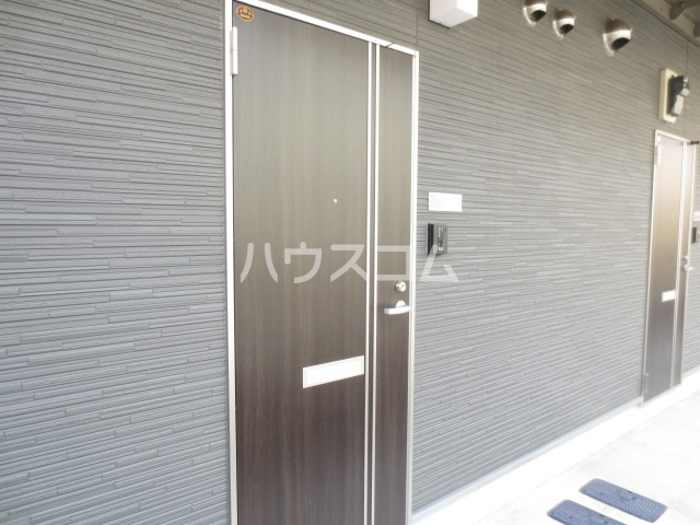 26/27 エントランス