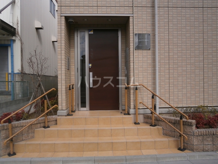 28/30 エントランス