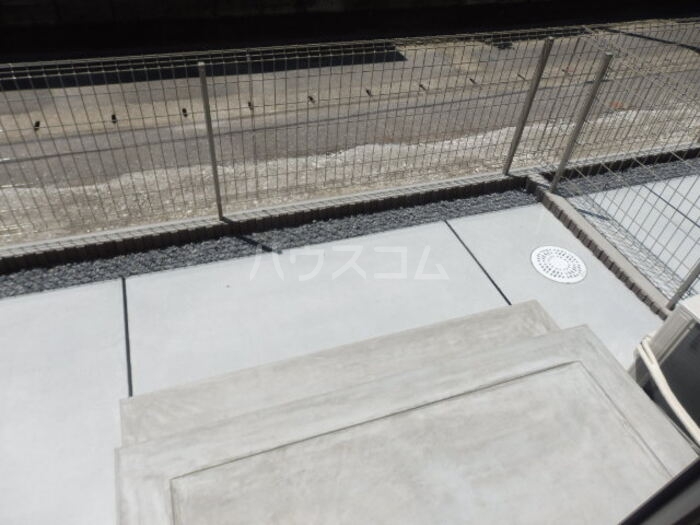 13/18 バルコニー