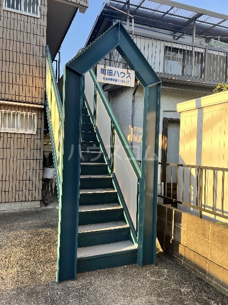 21/30 エントランス