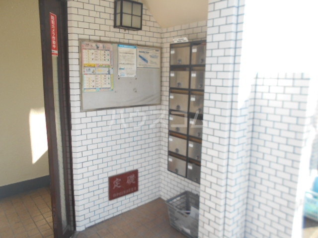 18/27 エントランス