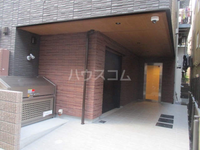 18/23 エントランス