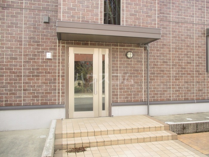 18/22 エントランス