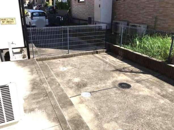 16/20 駐車場
