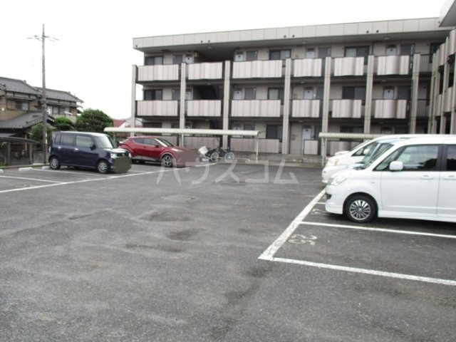 2/3 駐車場