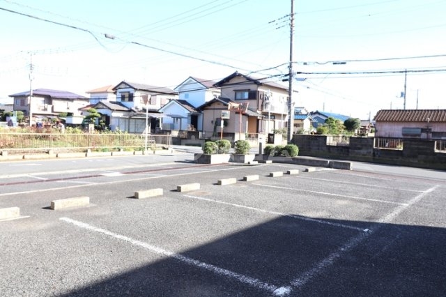 2/3 駐車場