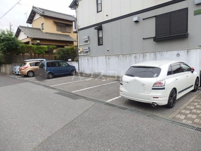 2/3 駐車場